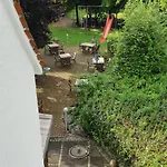 Ellernkrug Hotel *